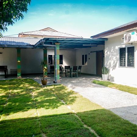 Adorable 3-Bedroom Home With Pool, Wi-Fi And Bbq Rembau Exterior foto