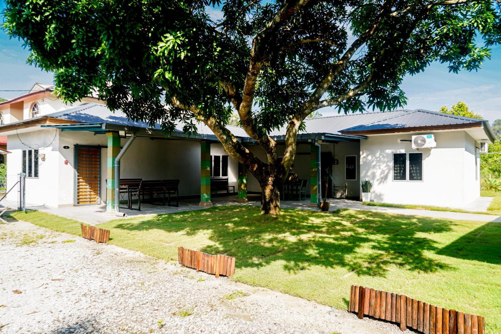 Adorable 3-Bedroom Home With Pool, Wi-Fi And Bbq Rembau Exterior foto