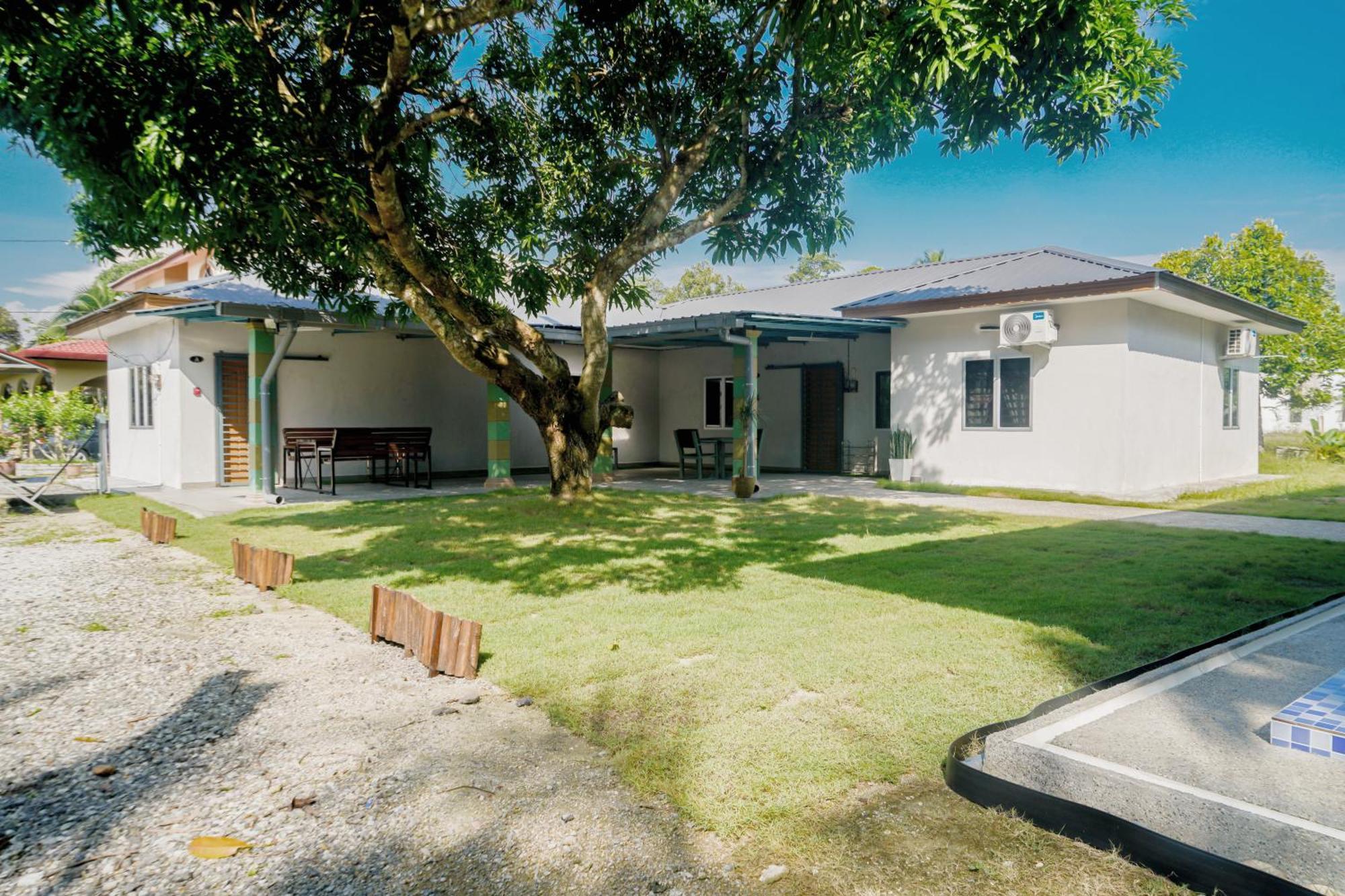 Adorable 3-Bedroom Home With Pool, Wi-Fi And Bbq Rembau Exterior foto